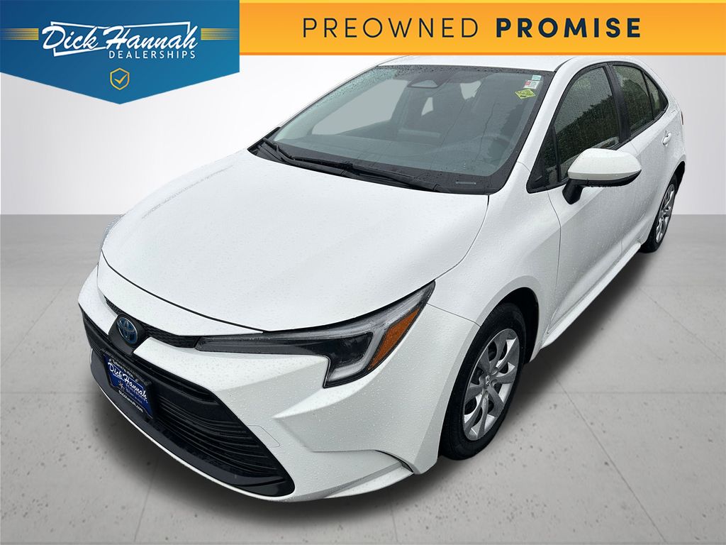 2024 Toyota Corolla LE's photo