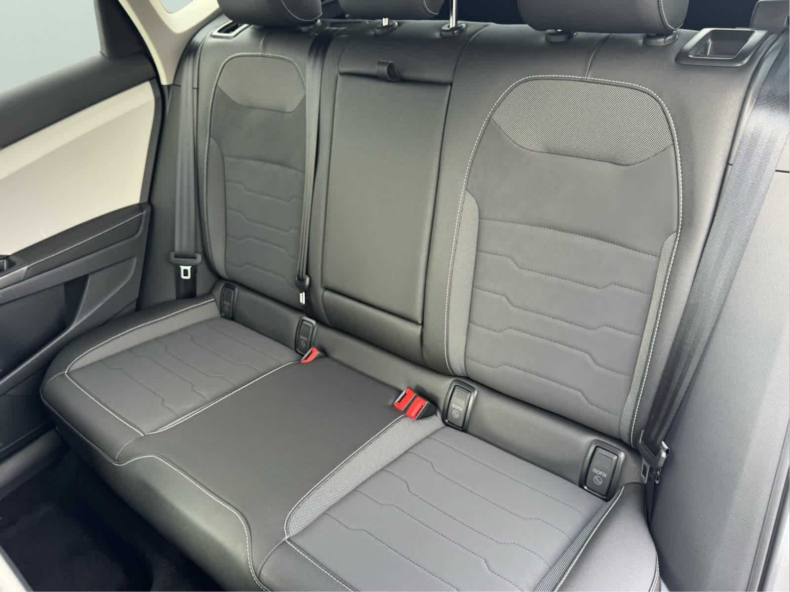 2025 Volkswagen Taos SE photo 31