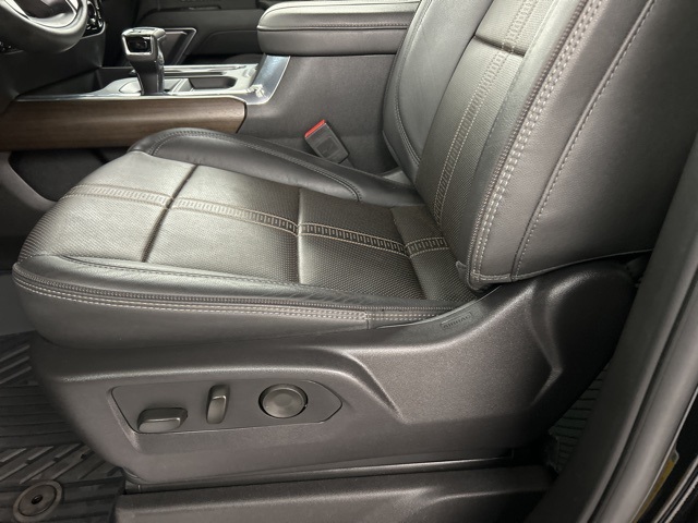 2025 Chevrolet Silverado 1500 High Country photo 4
