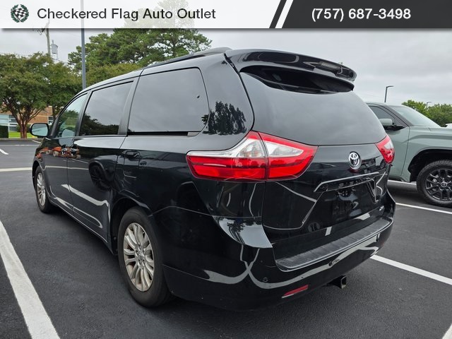 2015 Toyota Sienna XLE photo 4