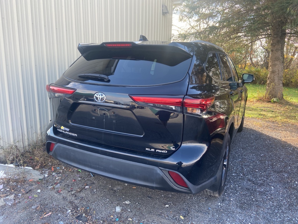 2022 Toyota Highlander XLE photo 3