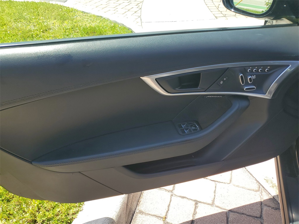 2018 Jaguar F-TYPE Base photo 14