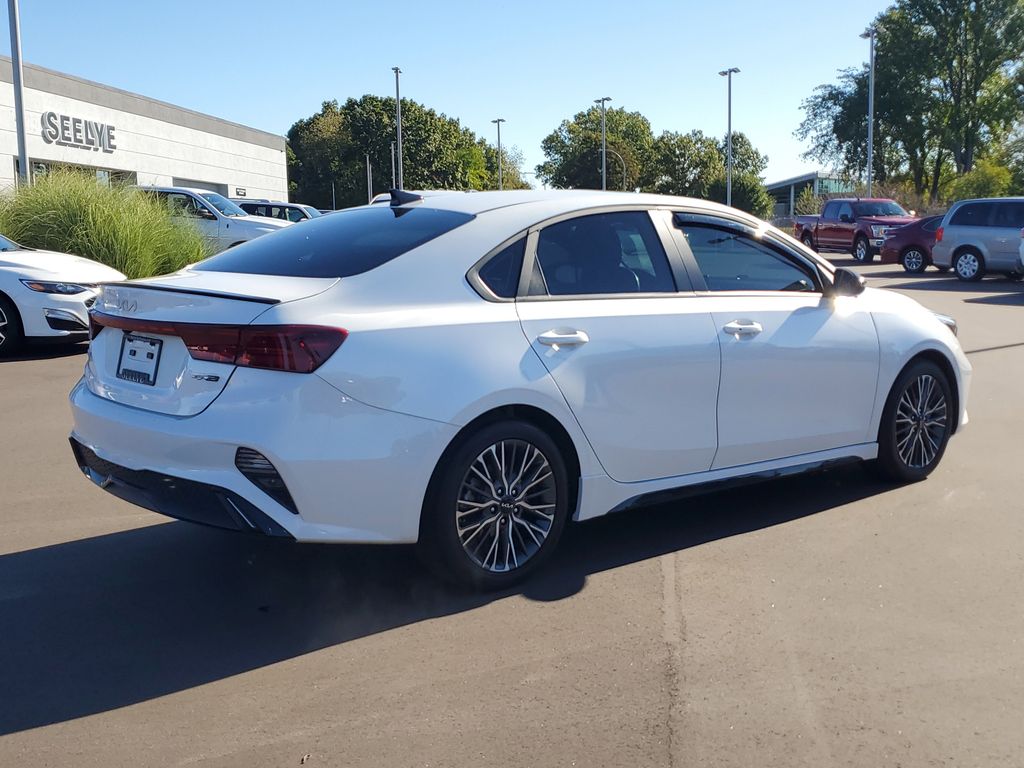 2024 Kia Forte GT-Line photo 4