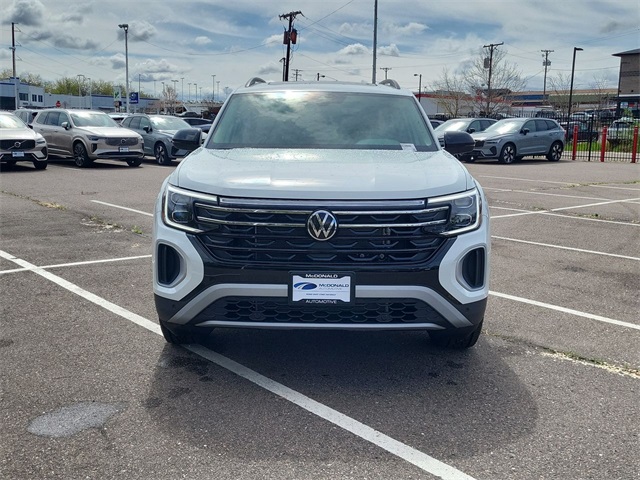 2025 Volkswagen Atlas Peak Edition SE photo 3