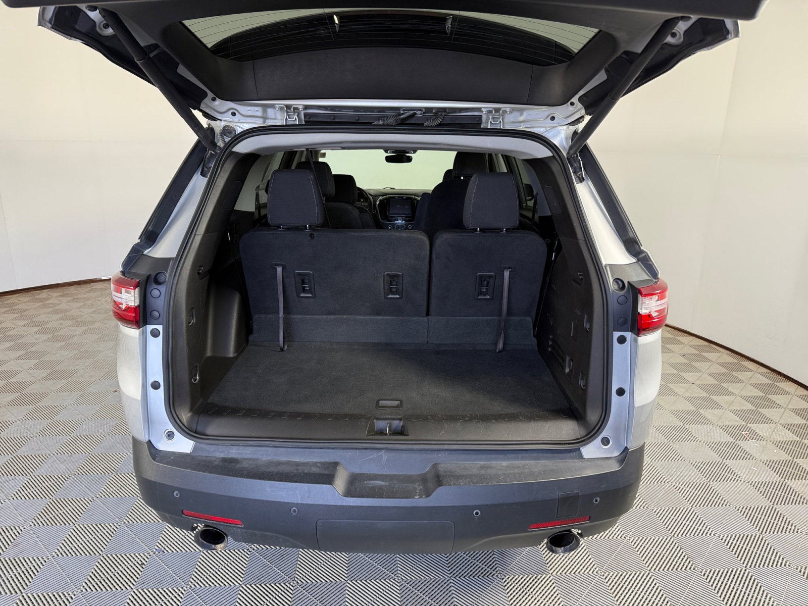 2019 Chevrolet Traverse Cloth photo 2