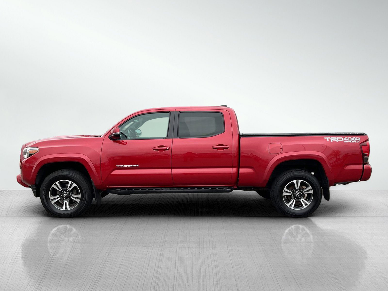 Used 2018 Toyota Tacoma TRD Sport with VIN 5TFDZ5BN5JX035395 for sale in Brainerd, Minnesota
