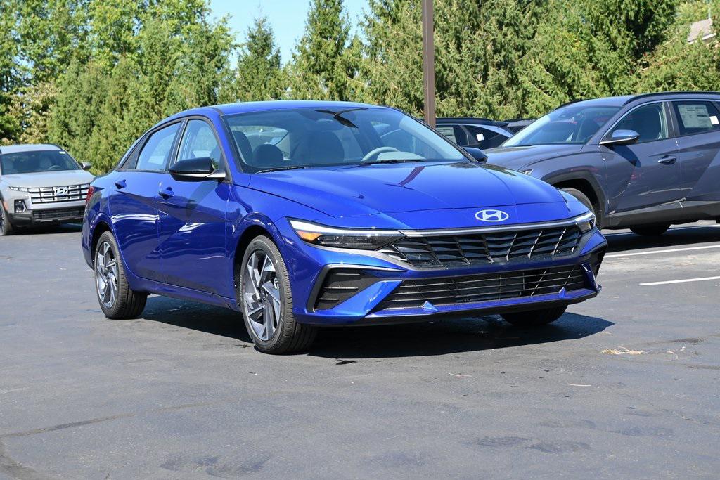 2025 Hyundai Elantra SEL's photo