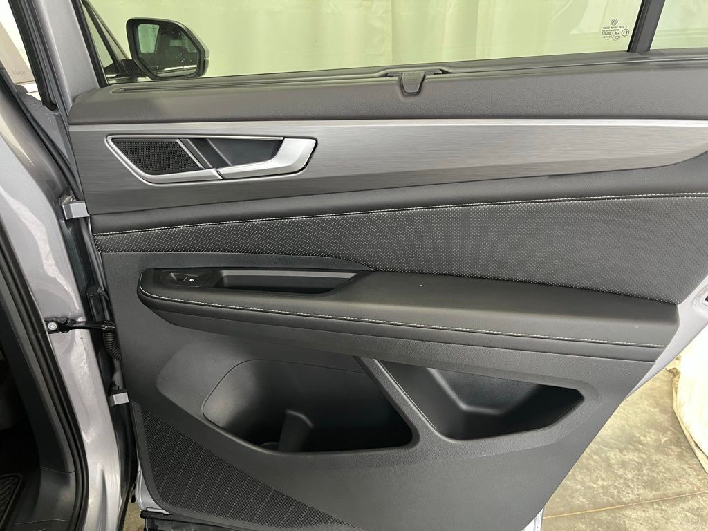 2024 Volkswagen Atlas Cross Sport SE Technology photo 24