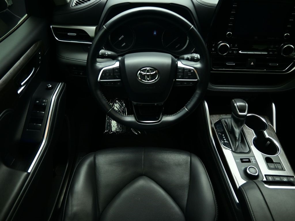 2021 Toyota Highlander Limited photo 2