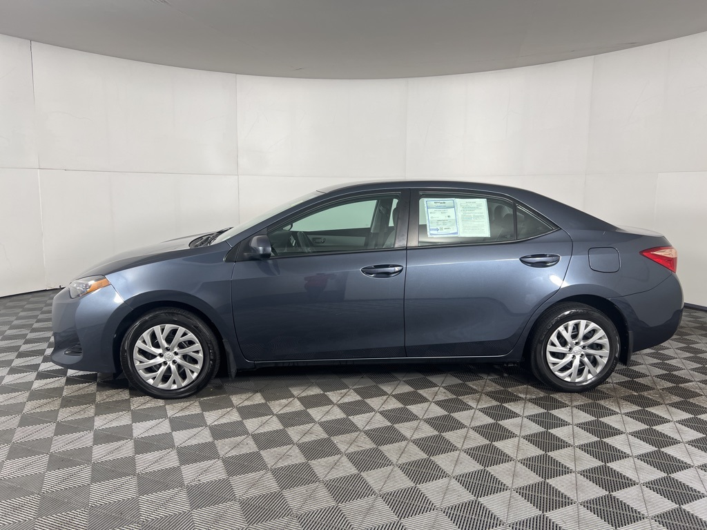 2019 Toyota Corolla LE photo 17