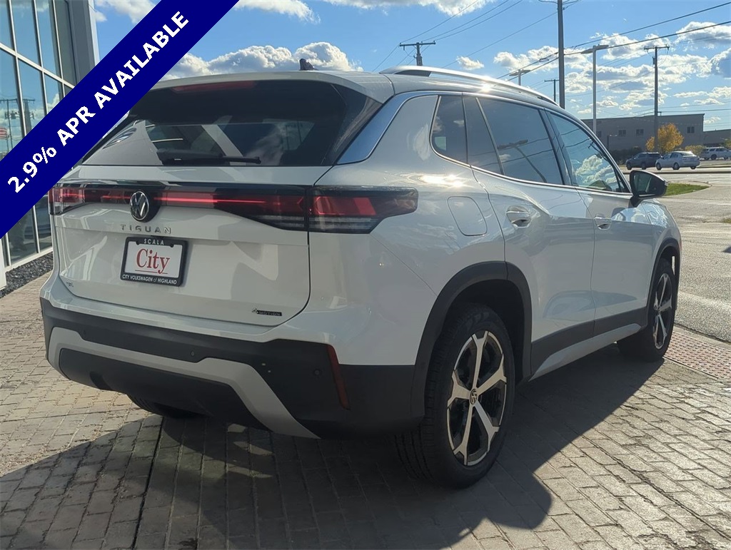 2025 Volkswagen Tiguan SE photo 2