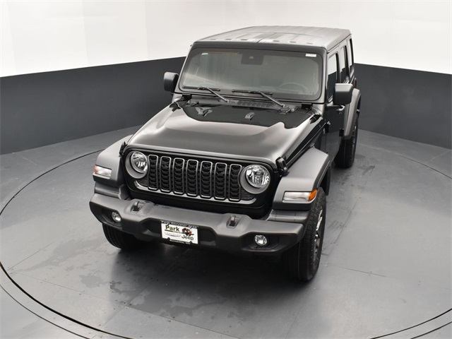 2025 Jeep Wrangler photo 13