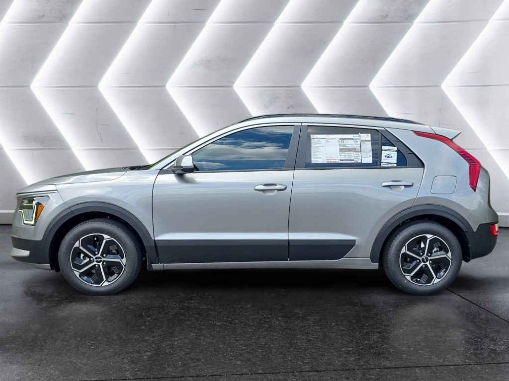 2025 Kia Niro LX photo 2