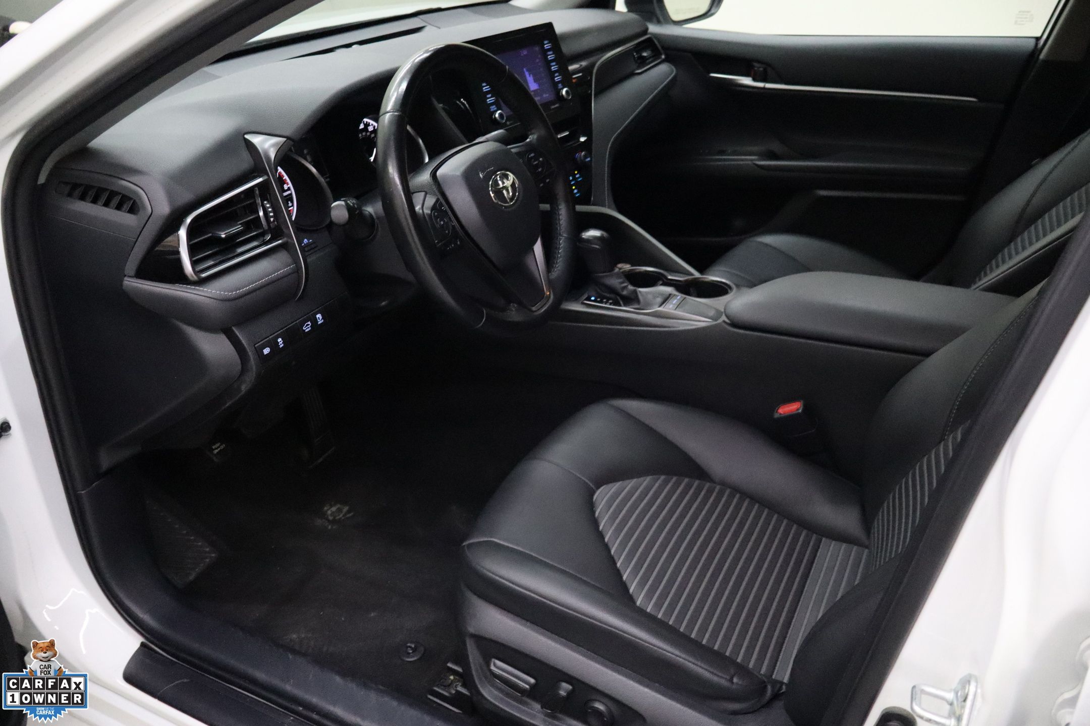 2023 Toyota Camry SE photo 17