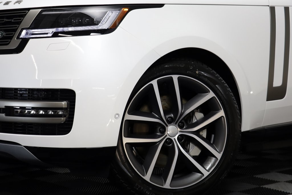 2025 Land Rover Range Rover SE photo 2