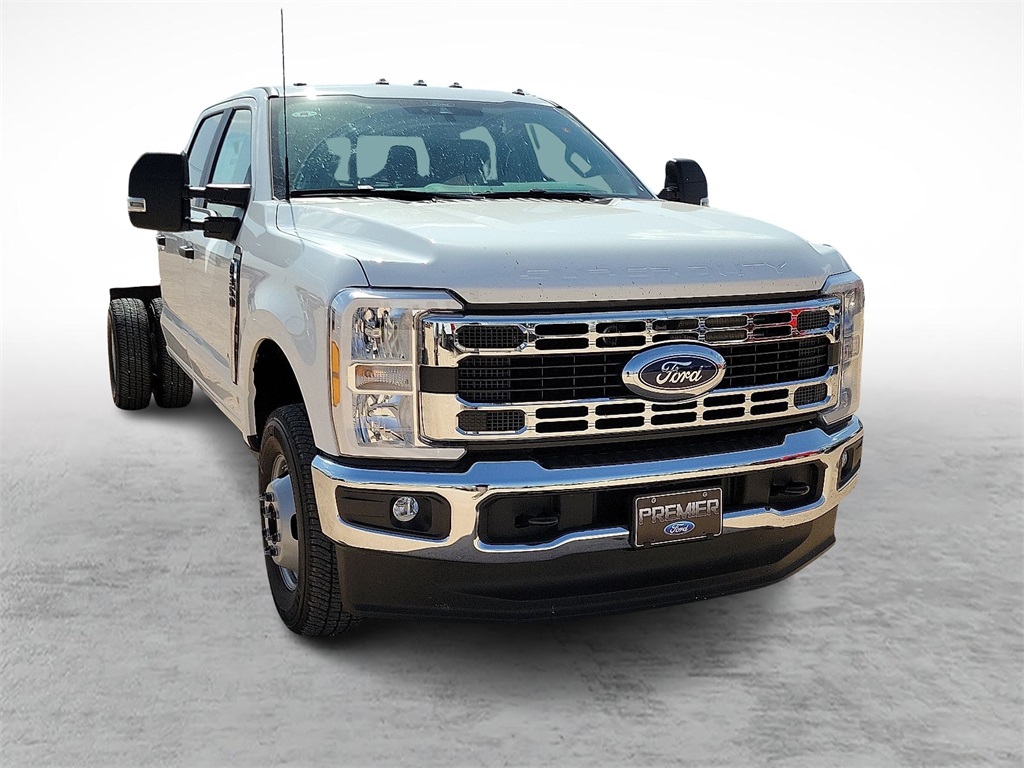 2025 Ford F-350 photo 2