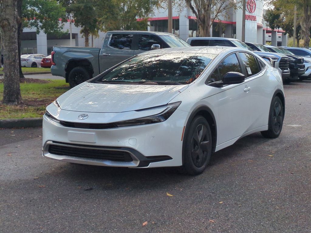 2026 Toyota Prius SE's photo