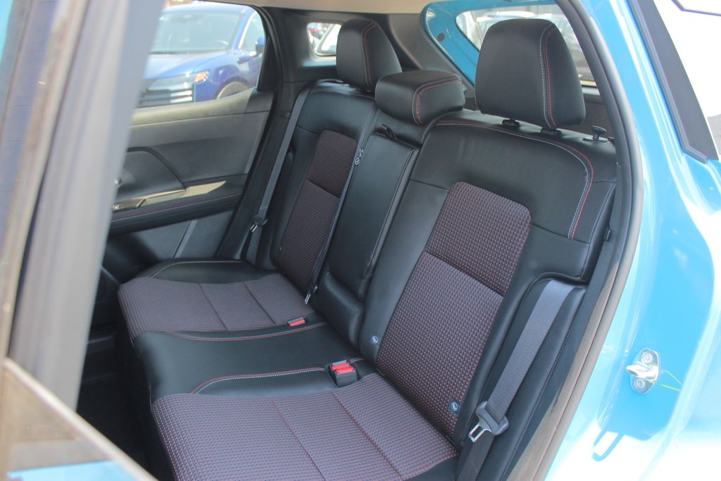 2025 Nissan Kicks SR photo 14