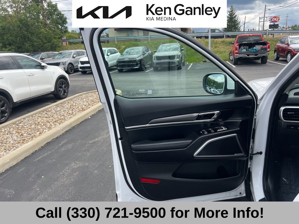 2023 Kia Telluride LX photo 23