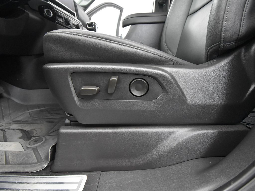 2025 Chevrolet Silverado 1500 RST photo 17