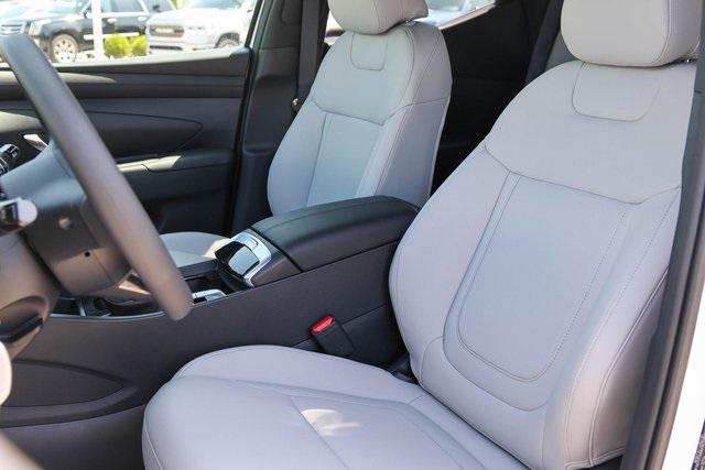 New 2025 White Hyundai SEL FWD image 9
