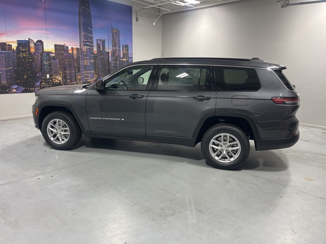 2025 Jeep Grand Cherokee Laredo photo 4