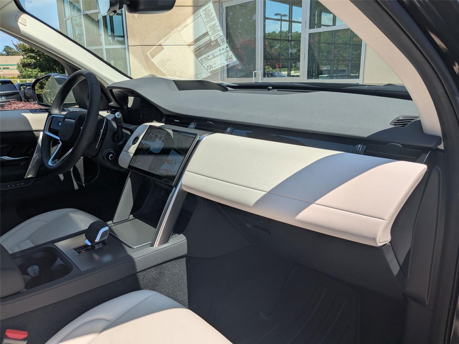 2025 Land Rover Discovery Sport S photo 22