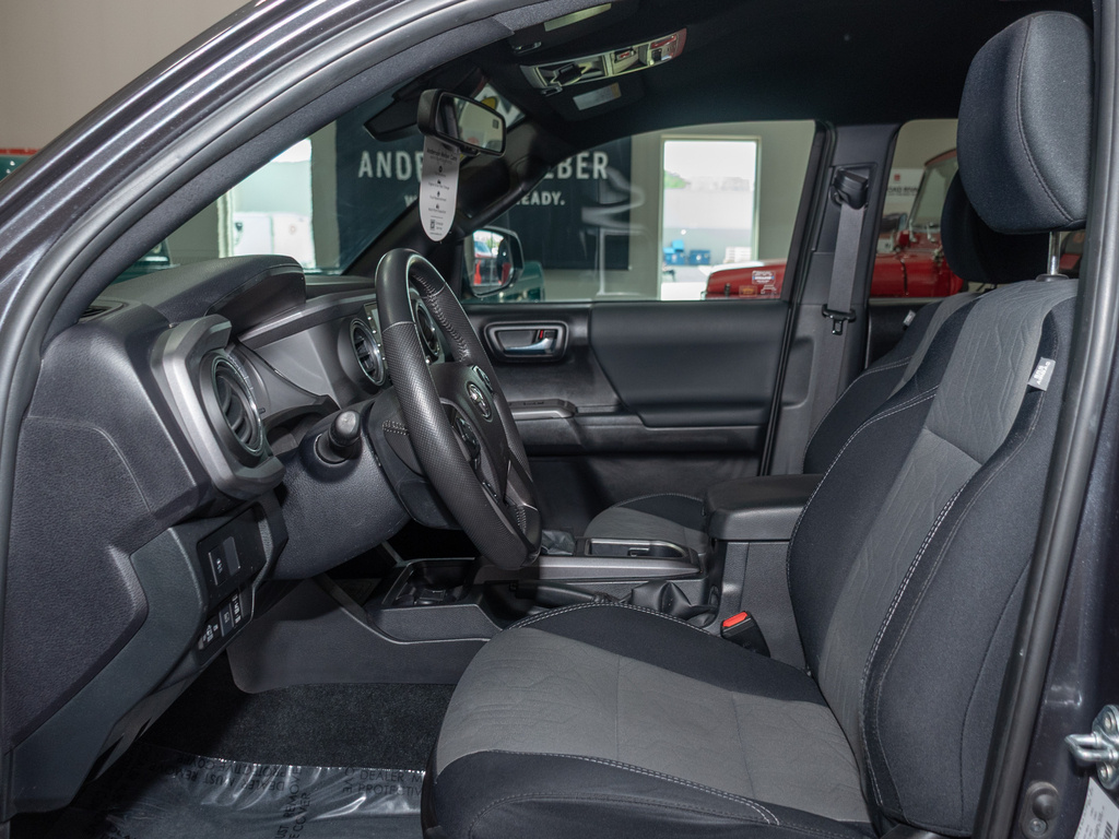 2021 Toyota Tacoma TRD Off-Road photo 6