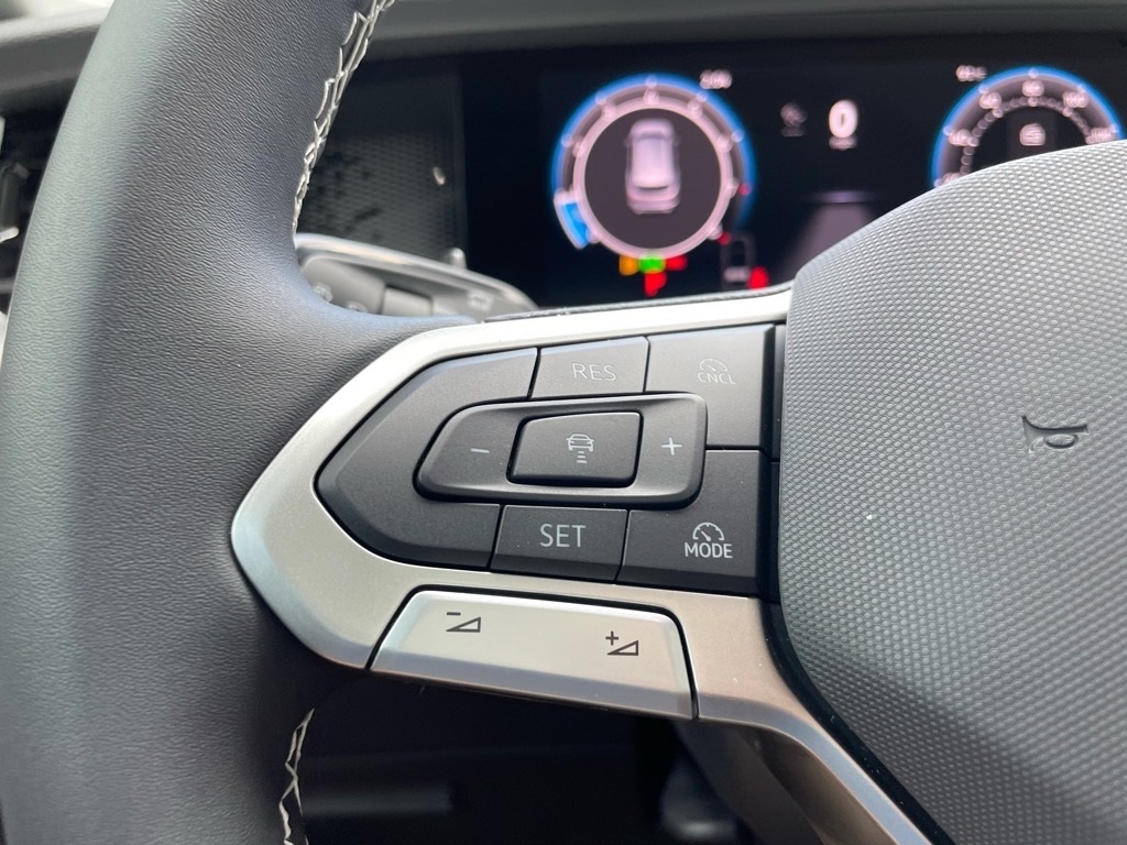 2025 Volkswagen Tiguan SE photo 5
