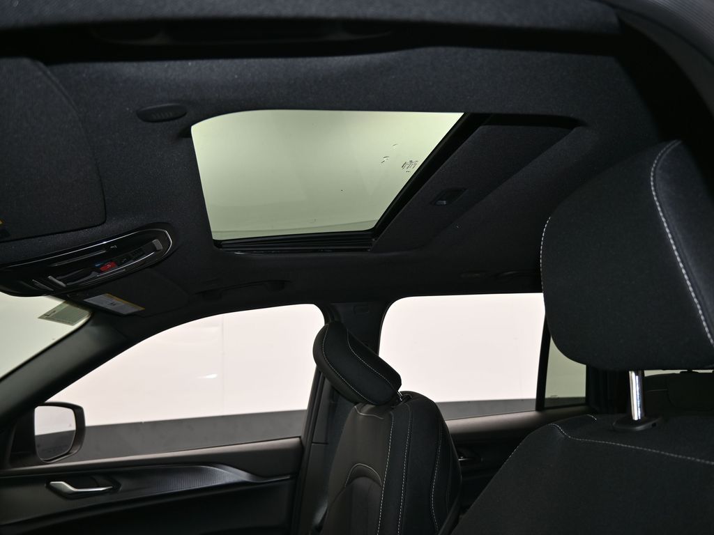 2025 Jeep Grand Cherokee Laredo X photo 4