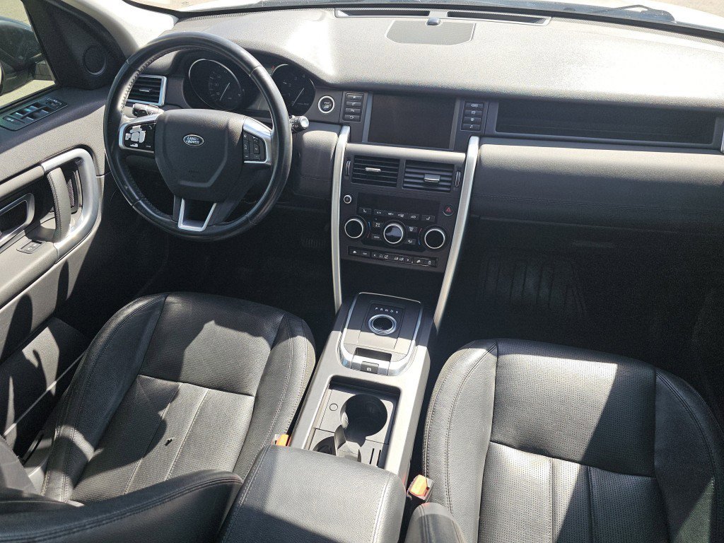 2016 Land Rover Discovery Sport HSE photo 24