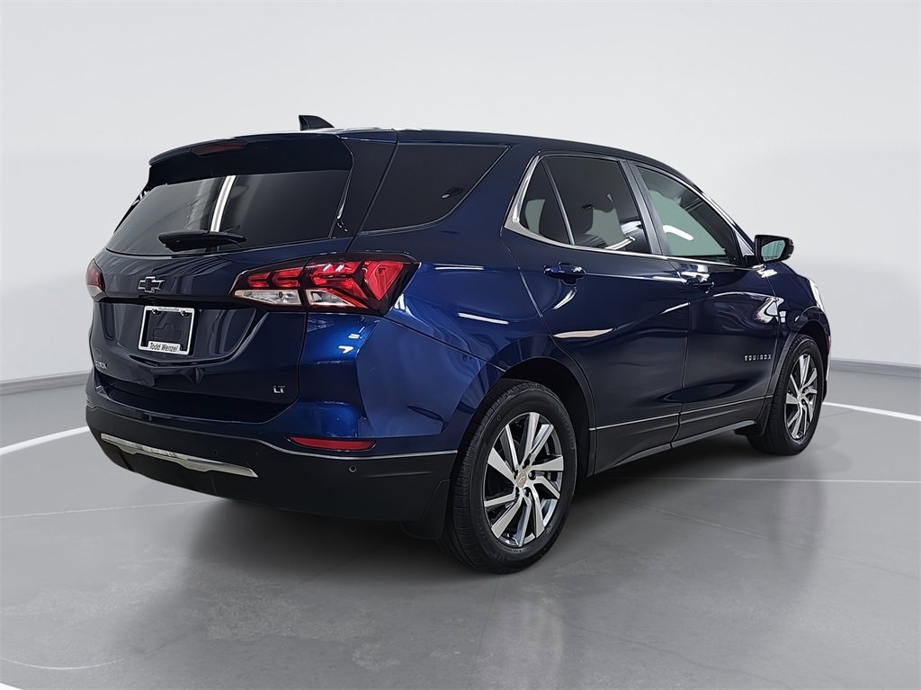 2023 Chevrolet Equinox LT photo 2