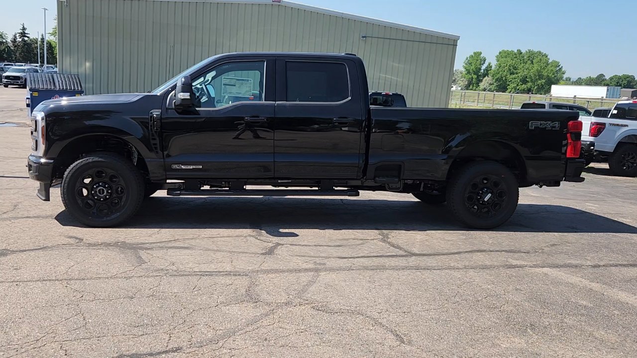 2025 Ford F-350 Lariat photo 3