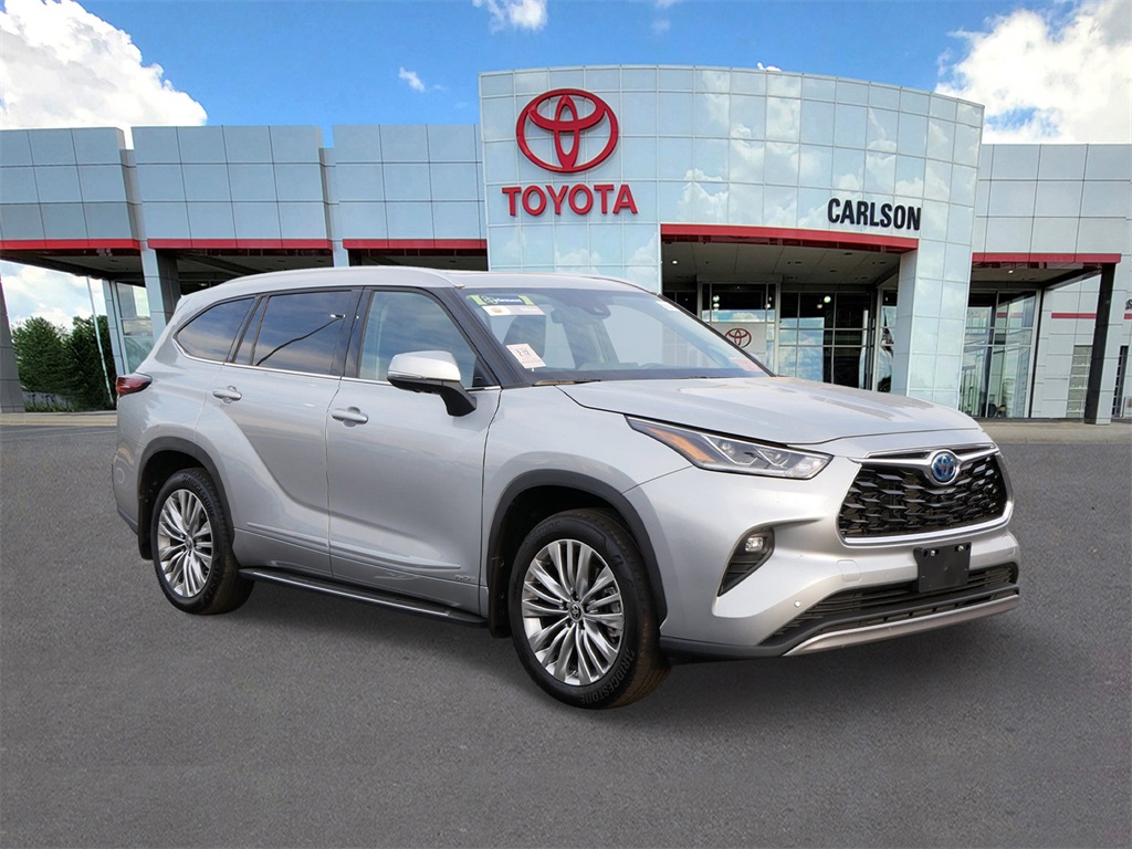 Used 2024 Toyota Highlander Platinum with VIN 5TDEBRCH2RS606609 for sale in Minneapolis, Minnesota