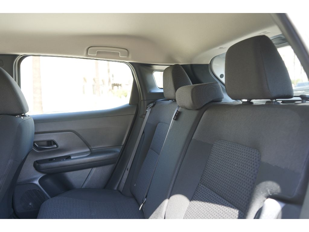 2025 Nissan Kicks S photo 17