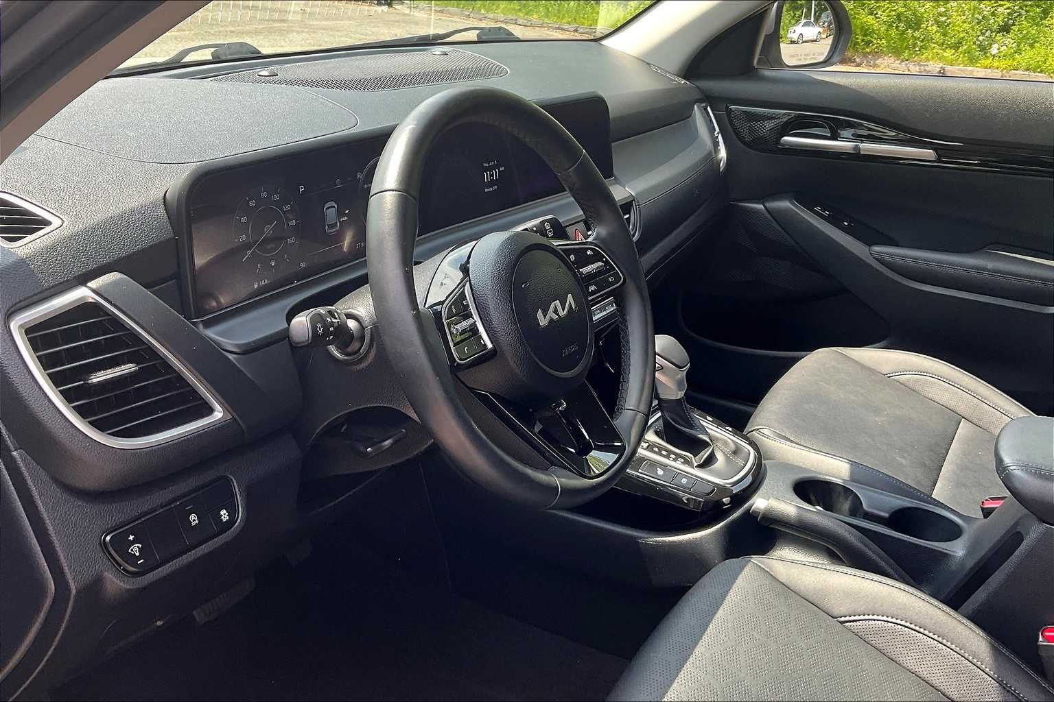 2024 Kia Seltos EX photo 7