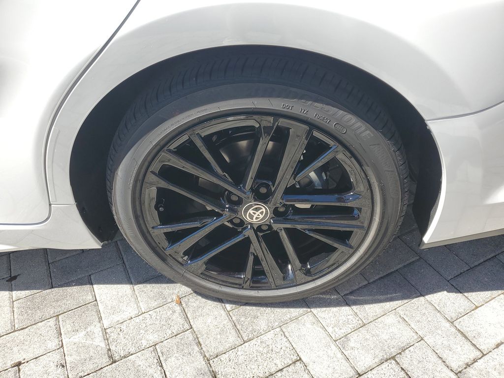 2025 Toyota Camry SE photo 8