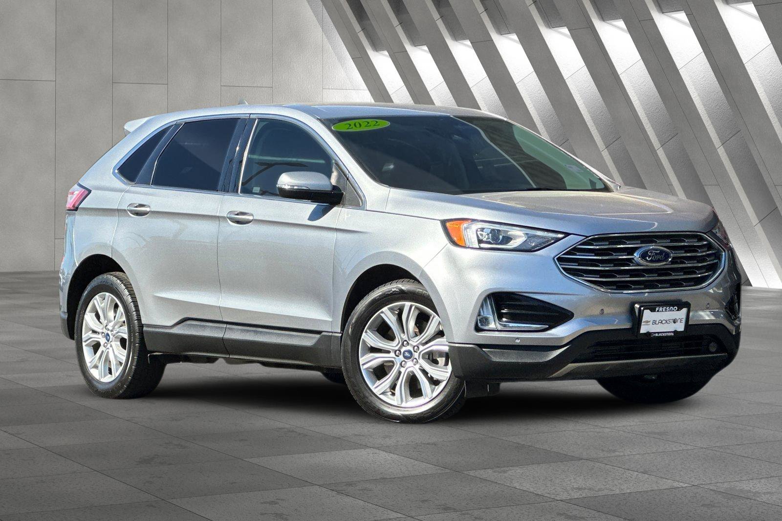 2022 Ford Edge Titanium's photo