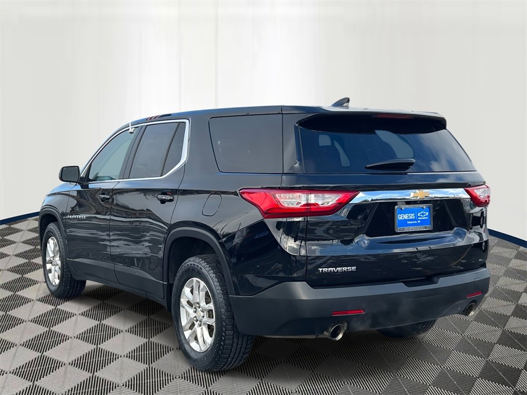 2021 Chevrolet Traverse LS photo 3