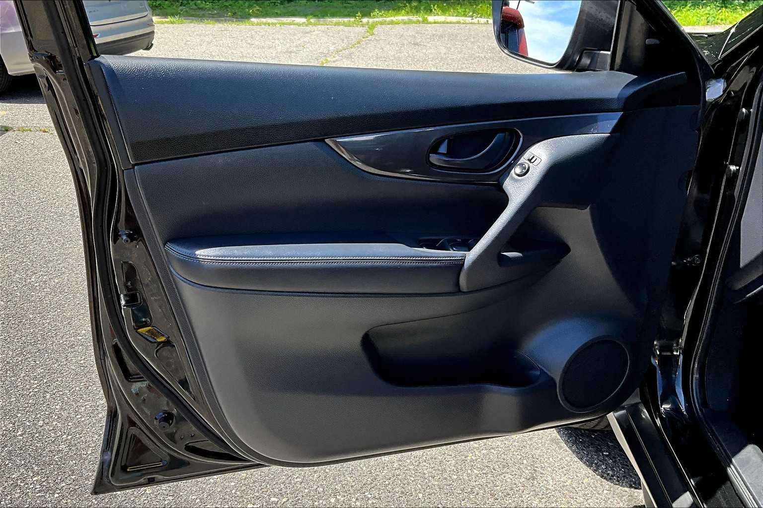2020 Nissan Rogue S photo 18