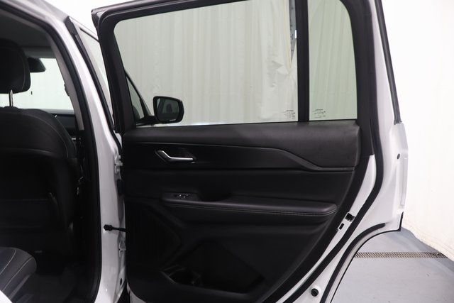 2023 Jeep Grand Cherokee Laredo photo 14