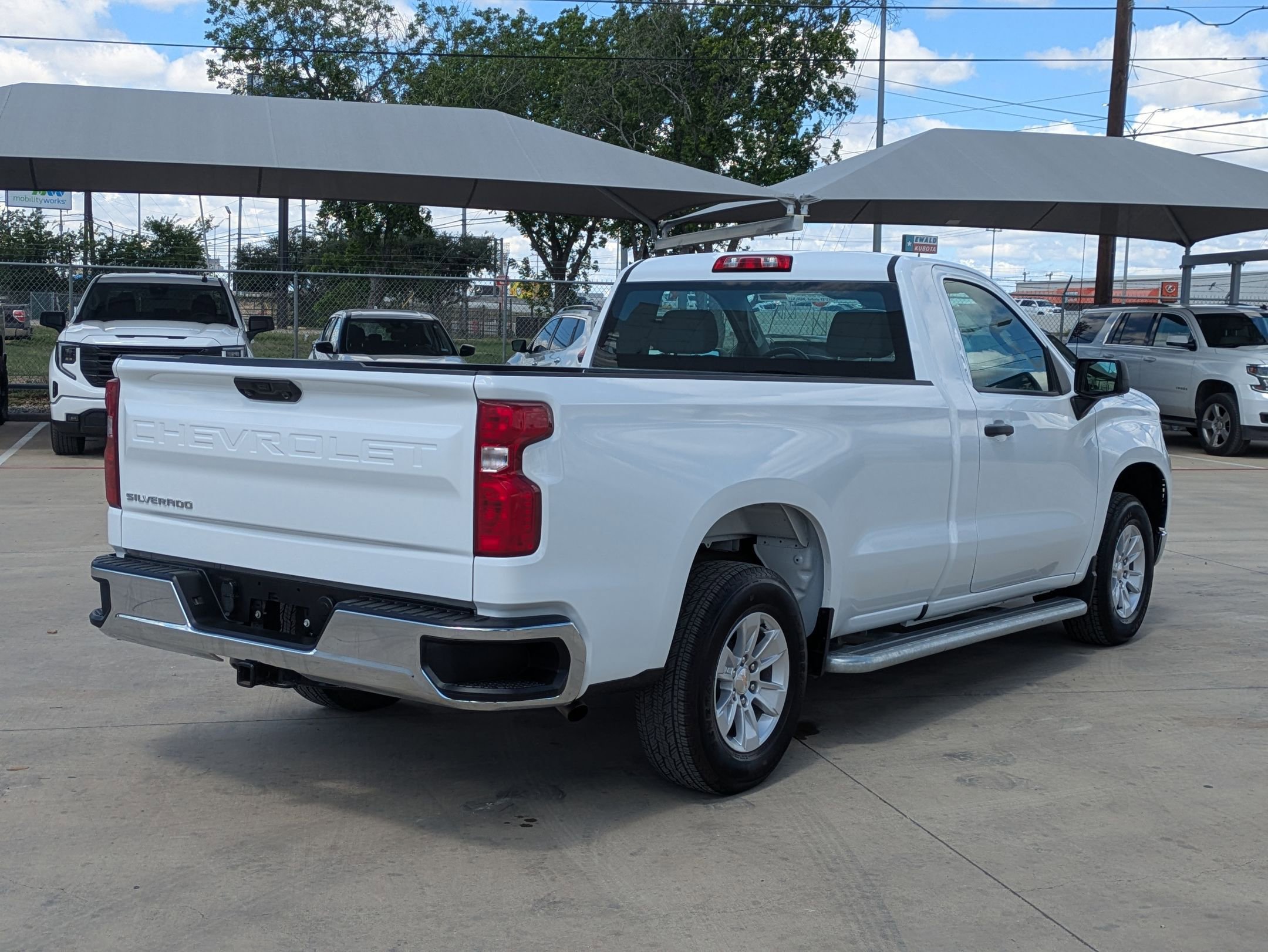 2024 Chevrolet Silverado 1500 Work Truck photo 3