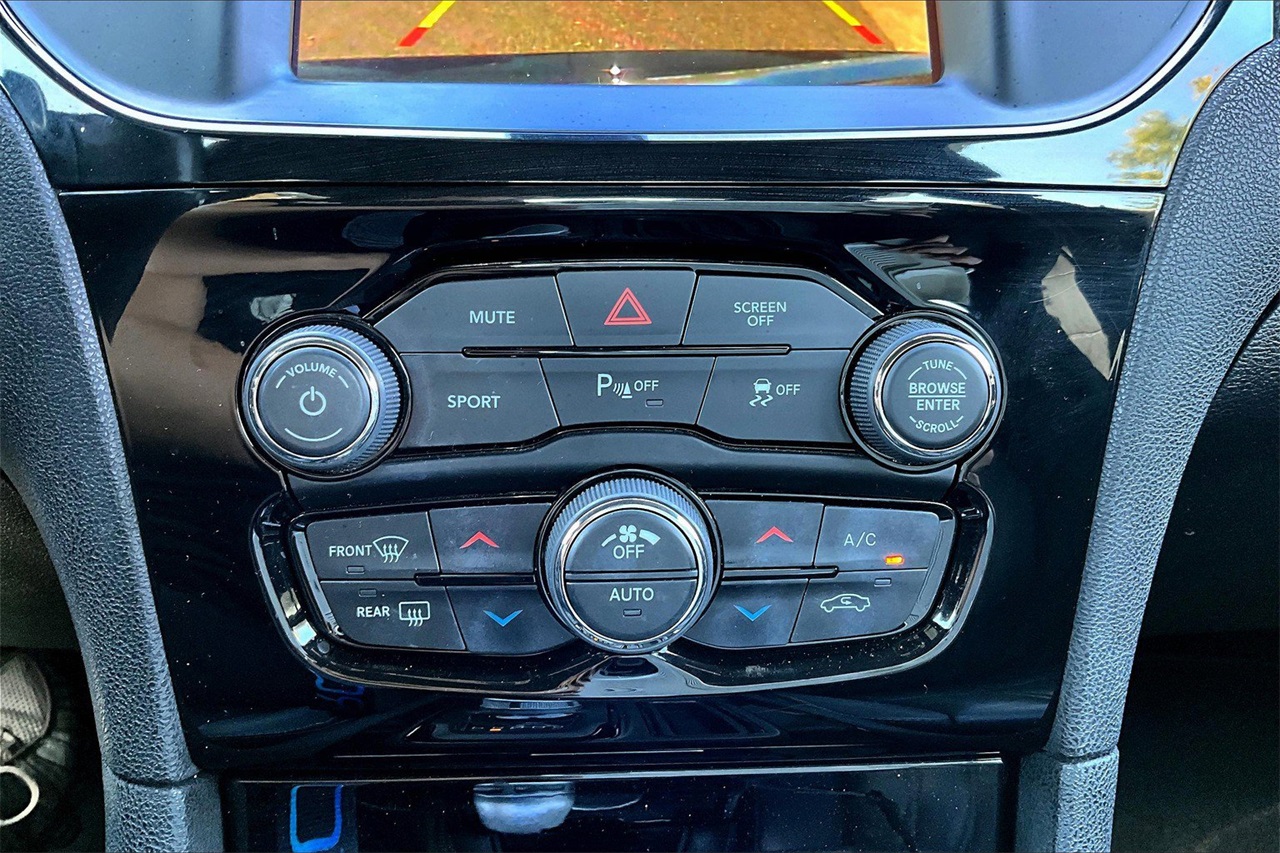 2019 Chrysler 300 S photo 17