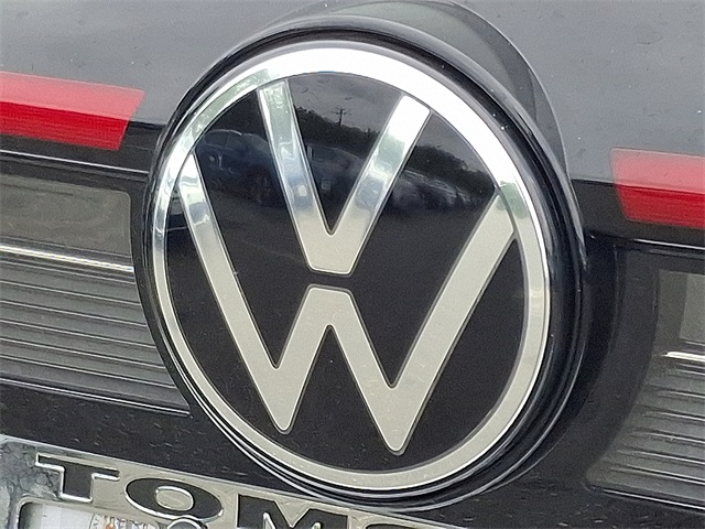 2025 Volkswagen Taos SE photo 2