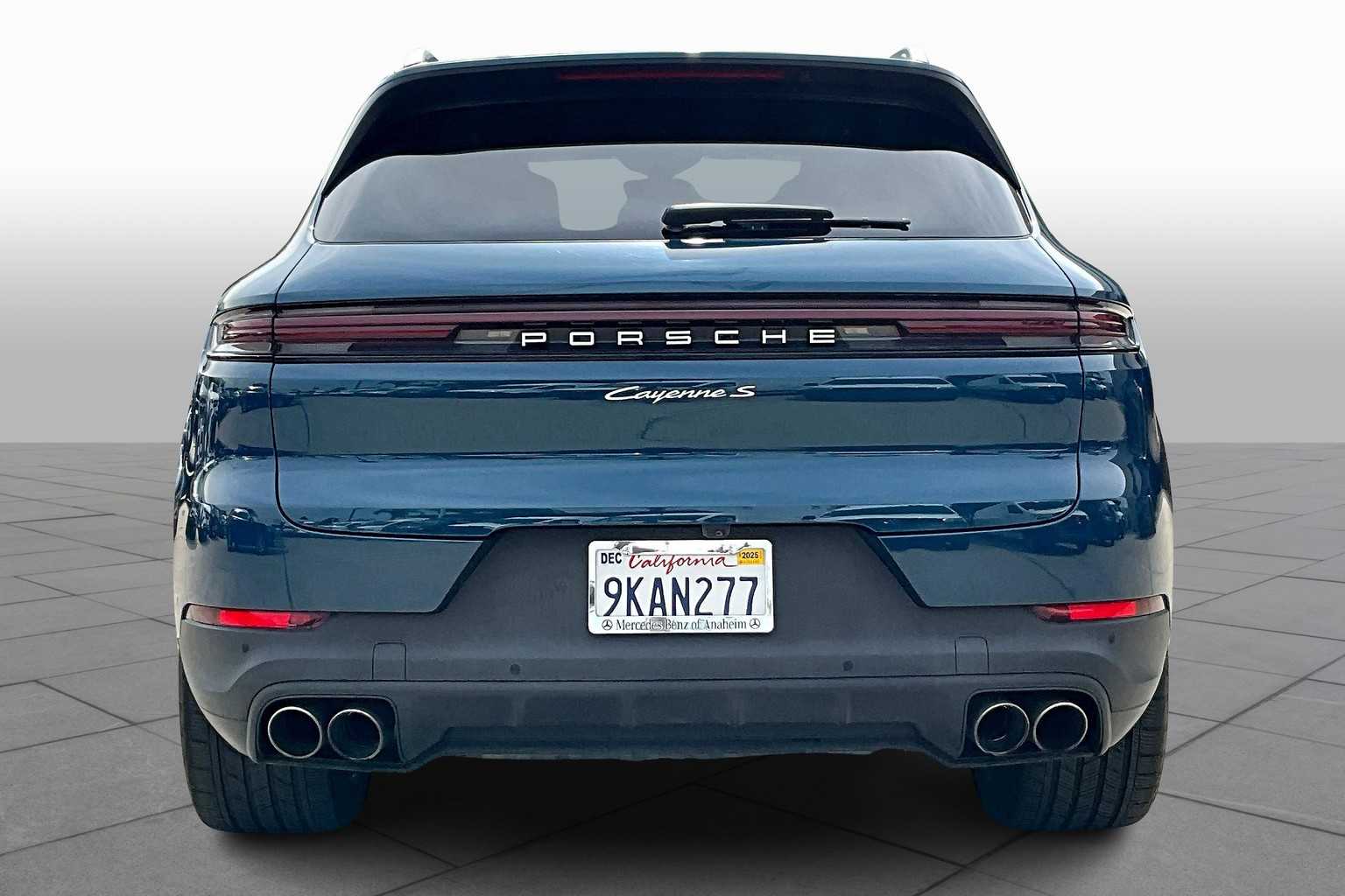 2024 Porsche Cayenne S photo 4