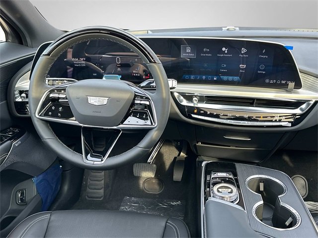 2025 Cadillac Lyriq Luxury photo 2