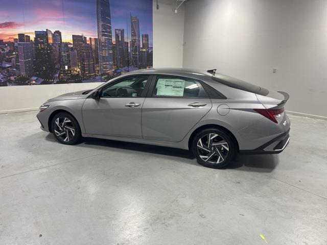 2025 Hyundai Elantra Hybrid SEL Sport photo 4