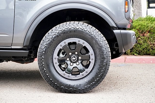 Used 2022 Gray Ford Badlands image 7