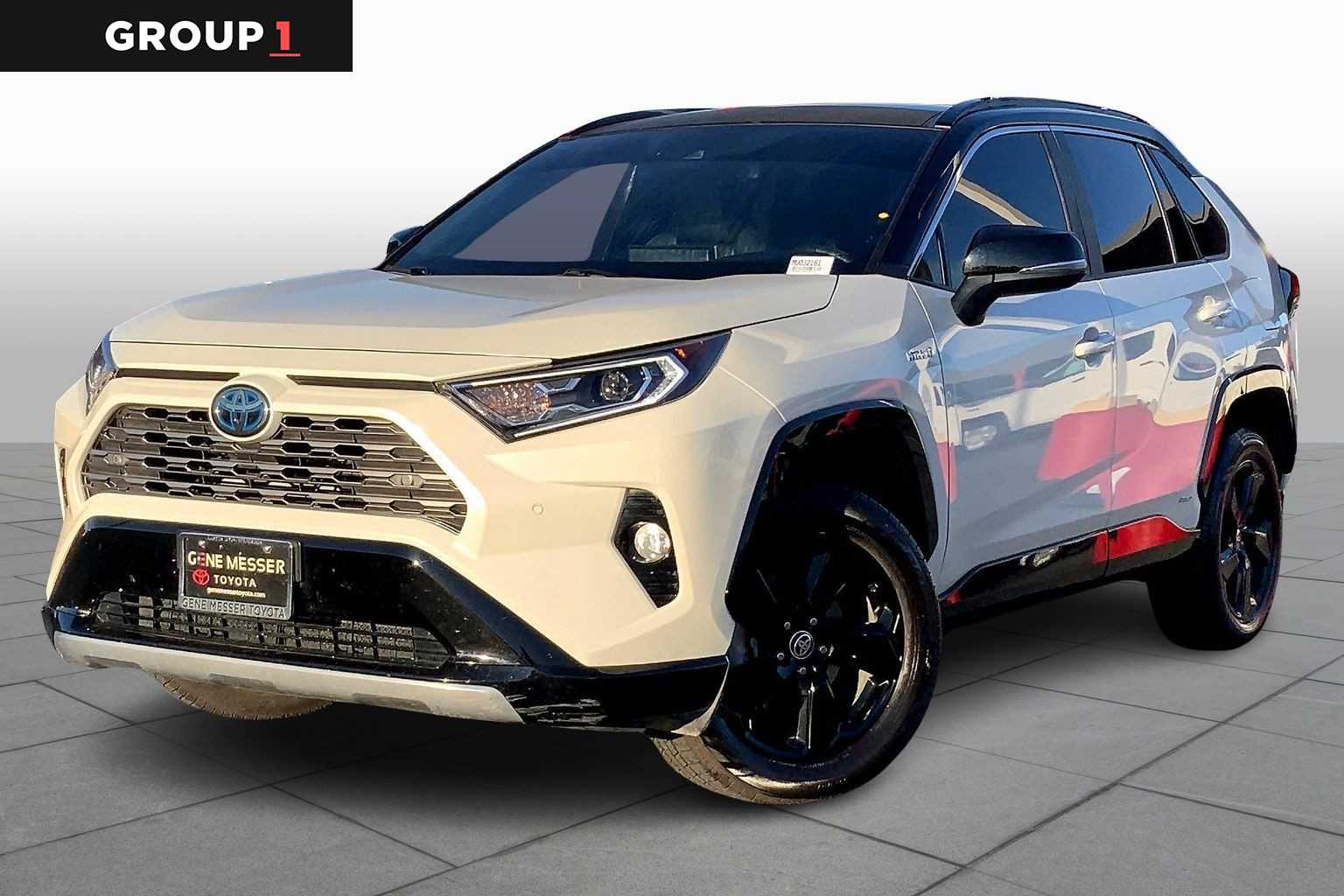 2021 Toyota RAV4 XSE's photo