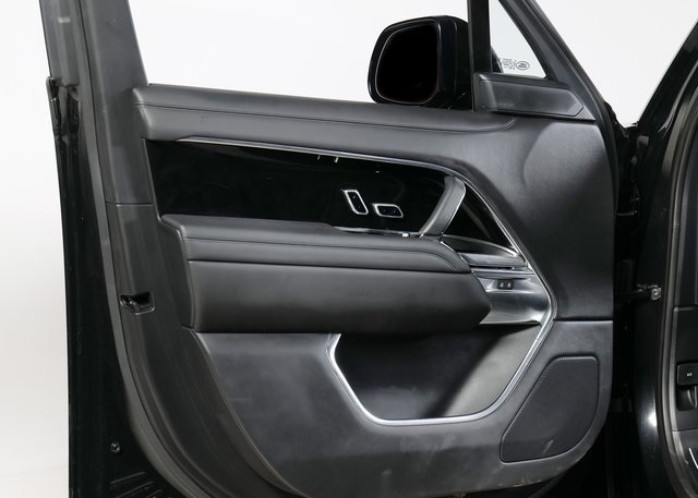 2023 Land Rover Range Rover SE photo 19